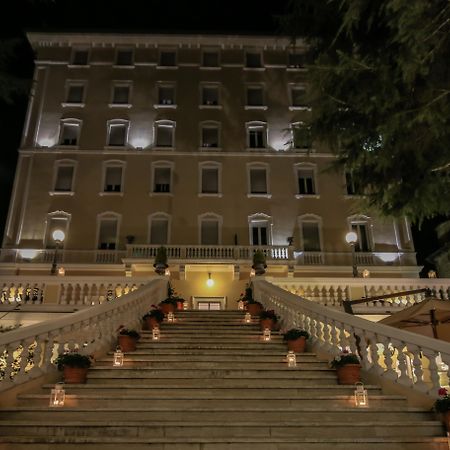 Hotel Helvetia Thermal Spa ปอร์เรตตา แตร์เม ภายนอก รูปภาพ