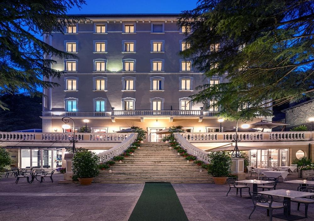 Hotel Helvetia Thermal Spa ปอร์เรตตา แตร์เม ภายนอก รูปภาพ