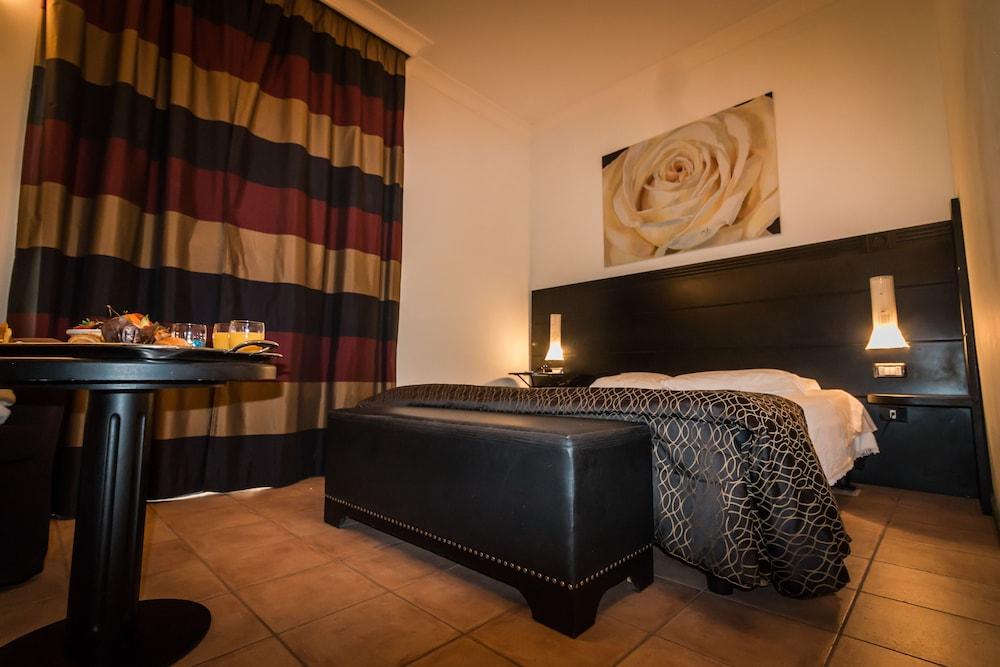 Hotel Helvetia Thermal Spa ปอร์เรตตา แตร์เม ภายนอก รูปภาพ