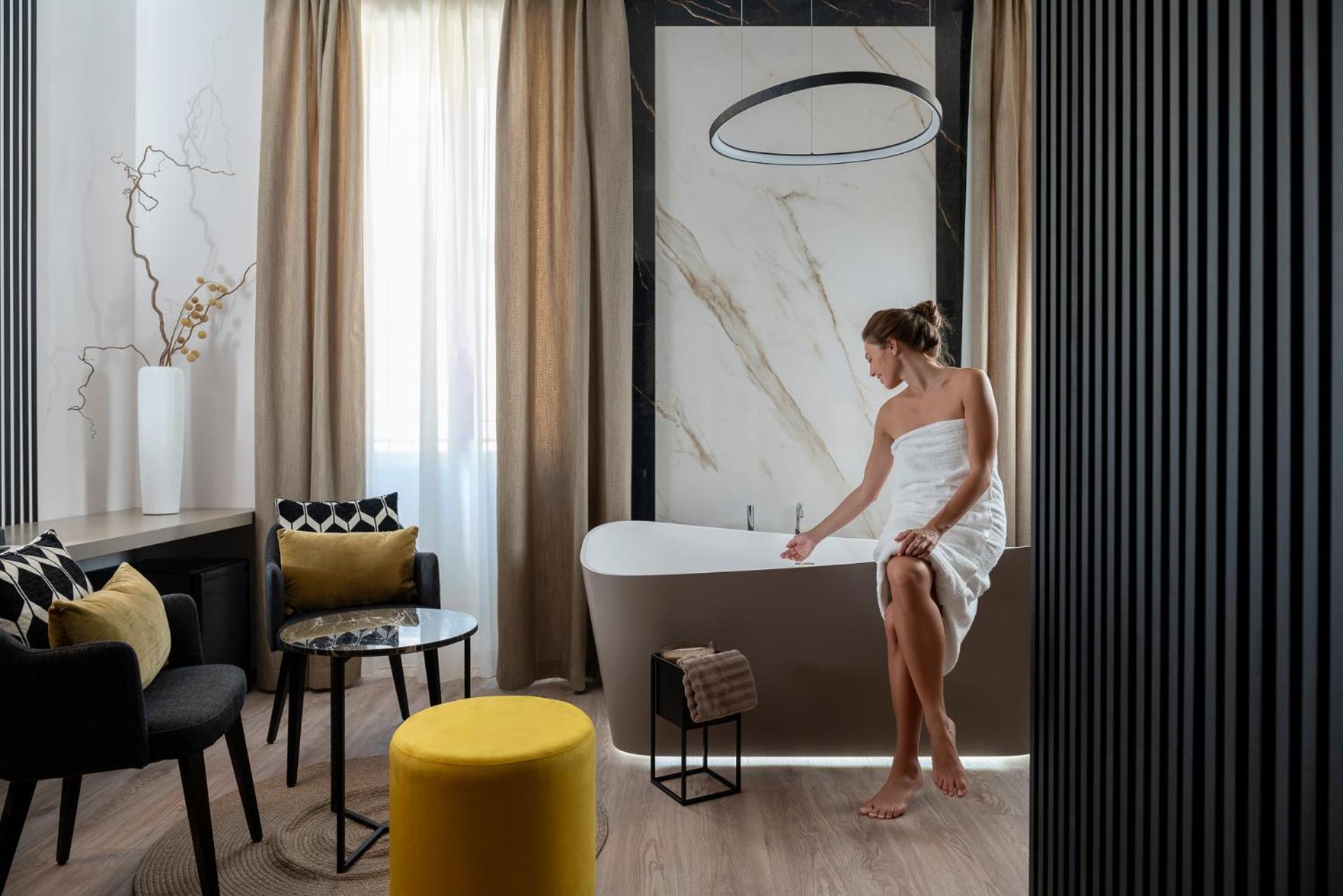 Hotel Helvetia Thermal Spa ปอร์เรตตา แตร์เม ภายนอก รูปภาพ