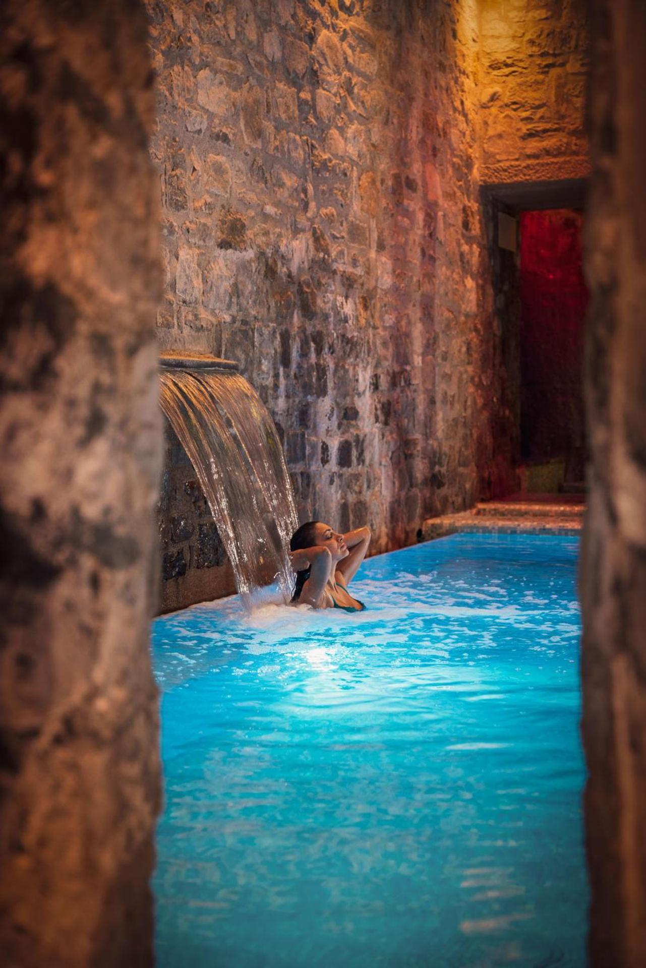 Hotel Helvetia Thermal Spa ปอร์เรตตา แตร์เม ภายนอก รูปภาพ